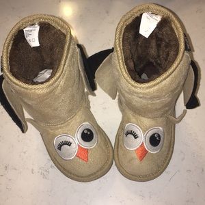 Owl boots adorable. Size 9 Muk Luks